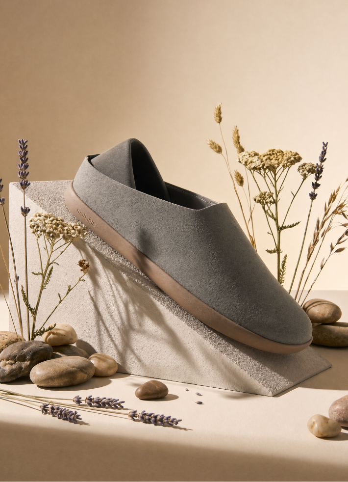 mahabis NEO in dark grey x dark gum