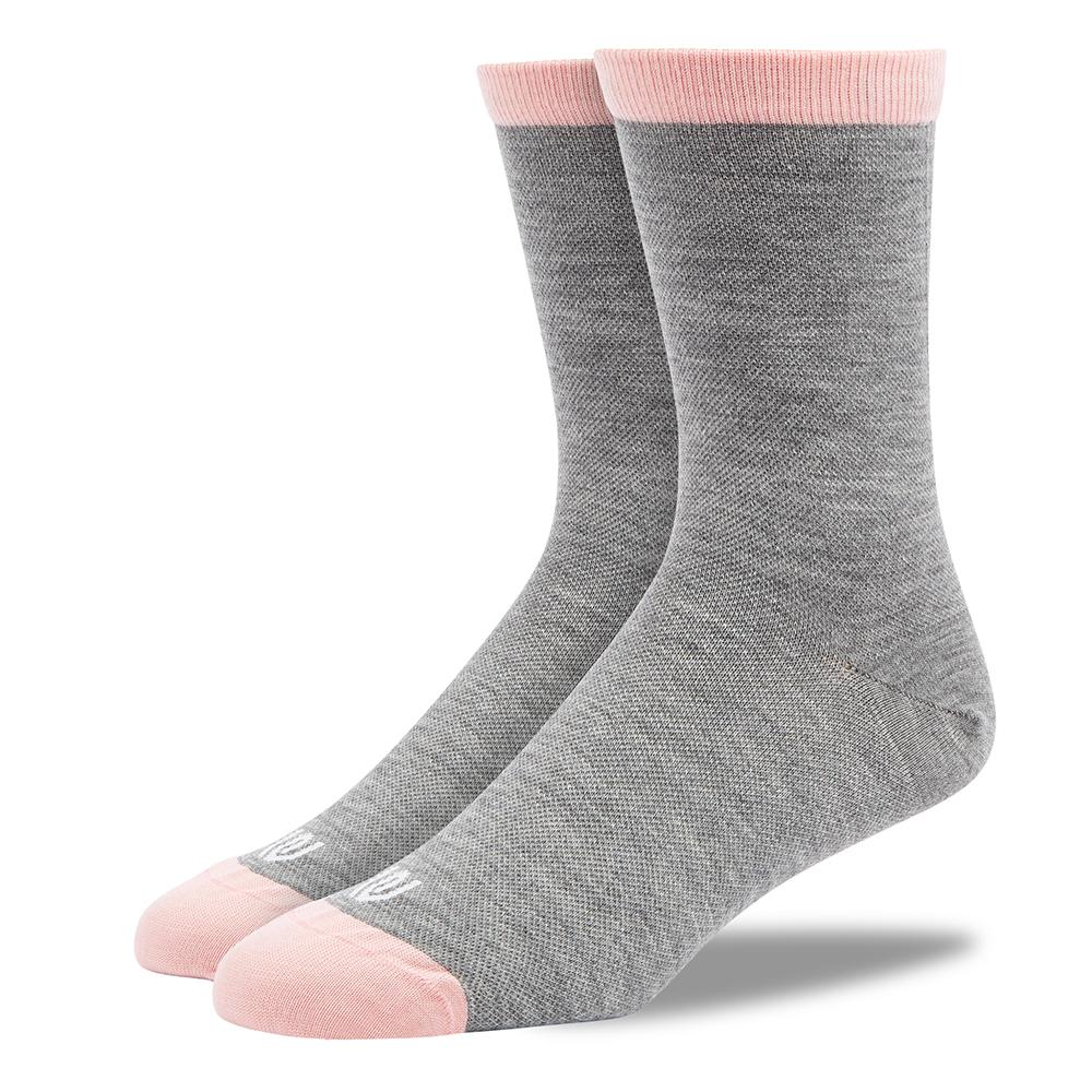 mahabis socks in larvik light grey x sakura pink